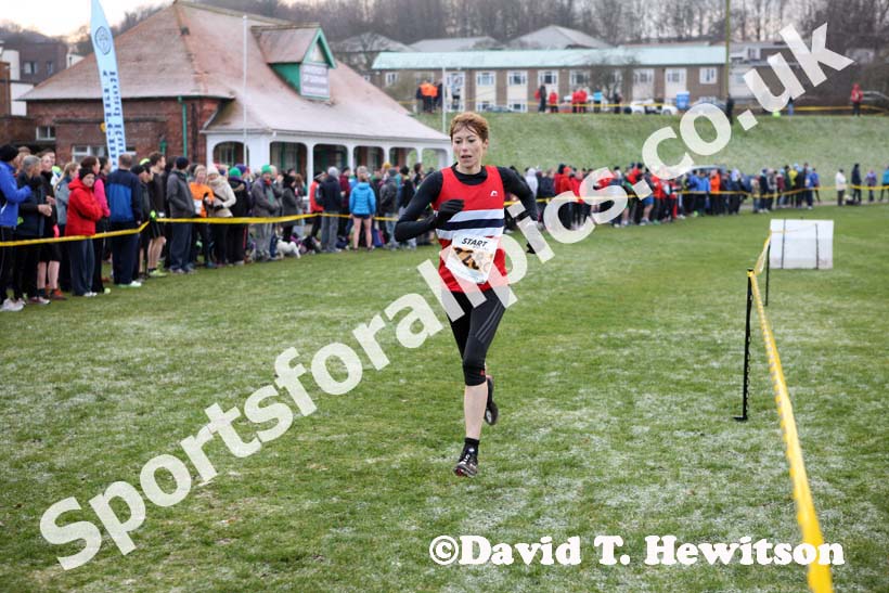 NSP 3rd leg in senior women Durham Cathedral Relays. Photo: David T. Hewitson/Sports for All Pics